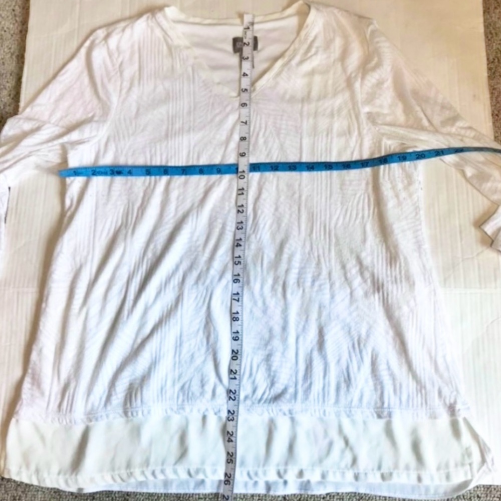 🦩Chico's White Layered Flowy Lightweight Long Sleeves V- neck Split Sides Tunic - Picture 7 of 8